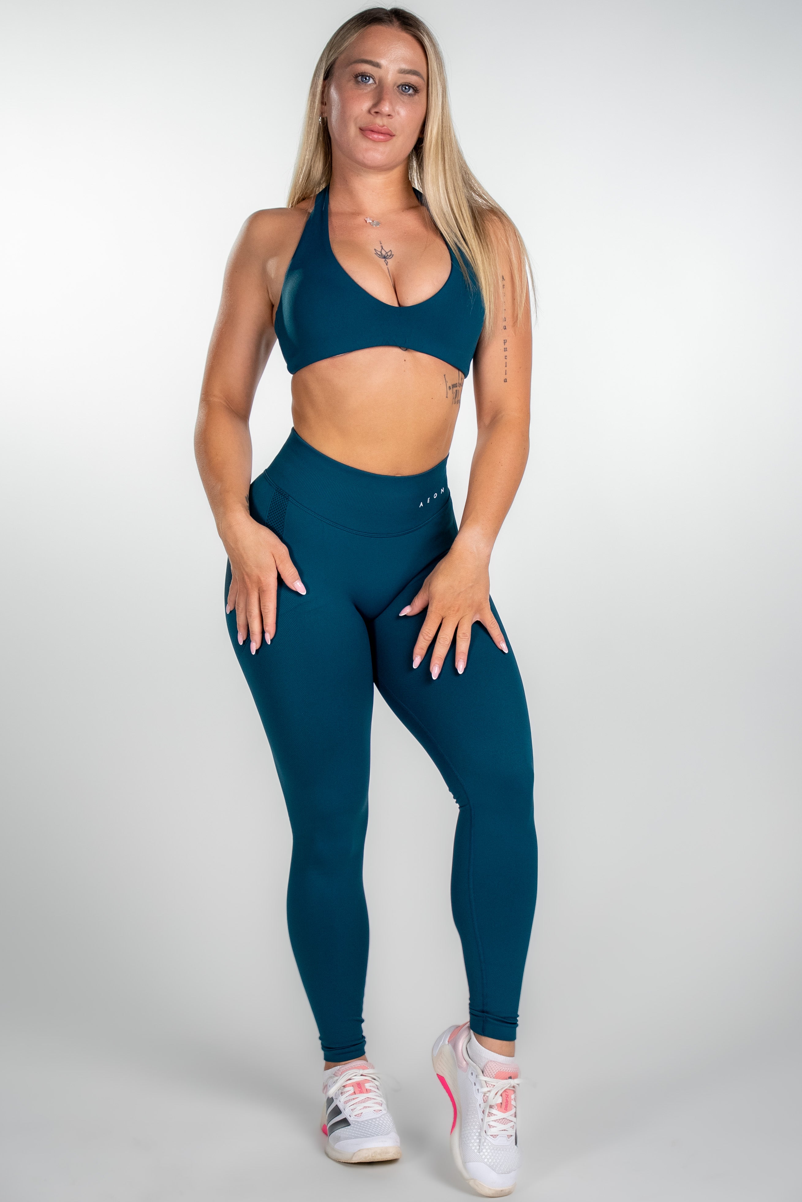 MOTION SEAMLESS HALTER NECK BRA V2