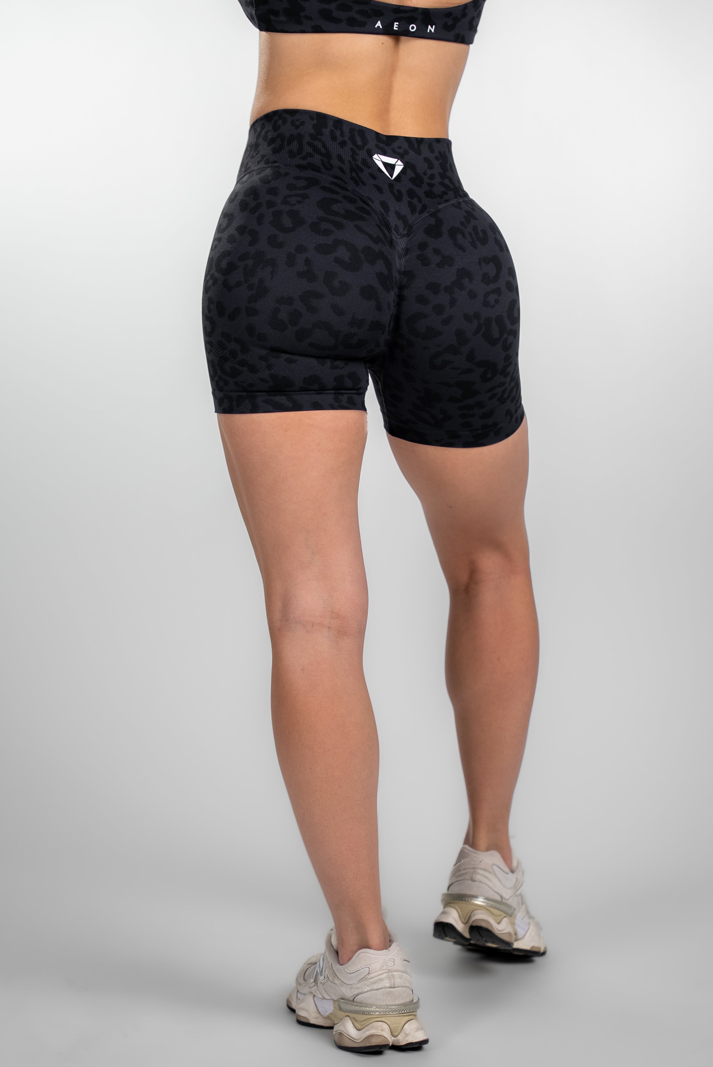MOTION SEAMLESS LEO SHORTS V2