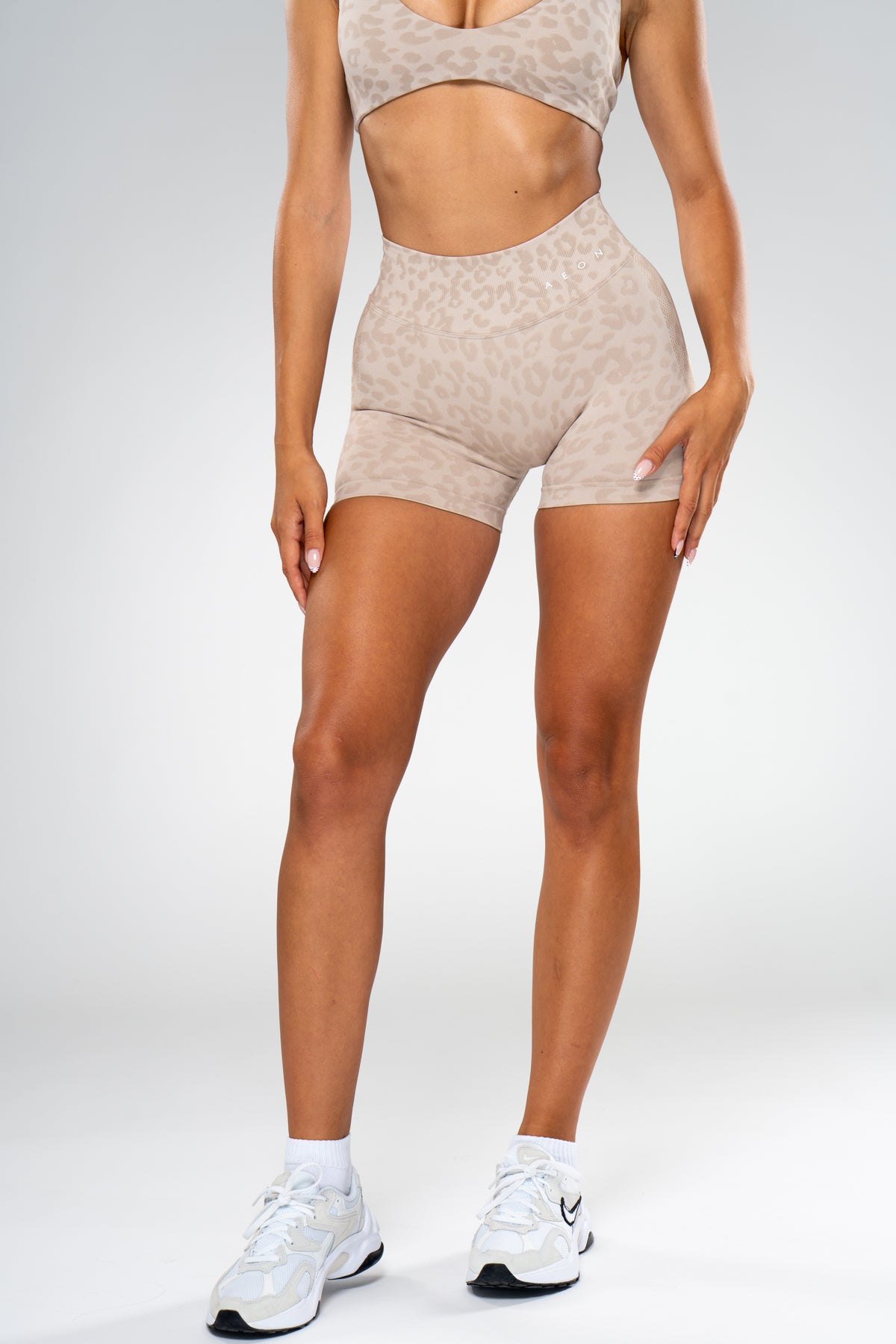 MOTION LEO MID WAIST SCRUNCH SHORTS V2