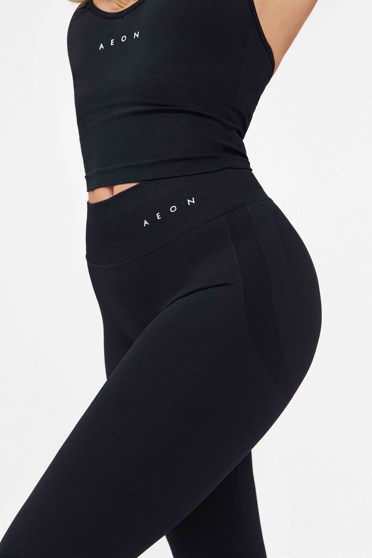 MOTION MID WAIST SCRUNCH CAPRI LEGGINGS V2