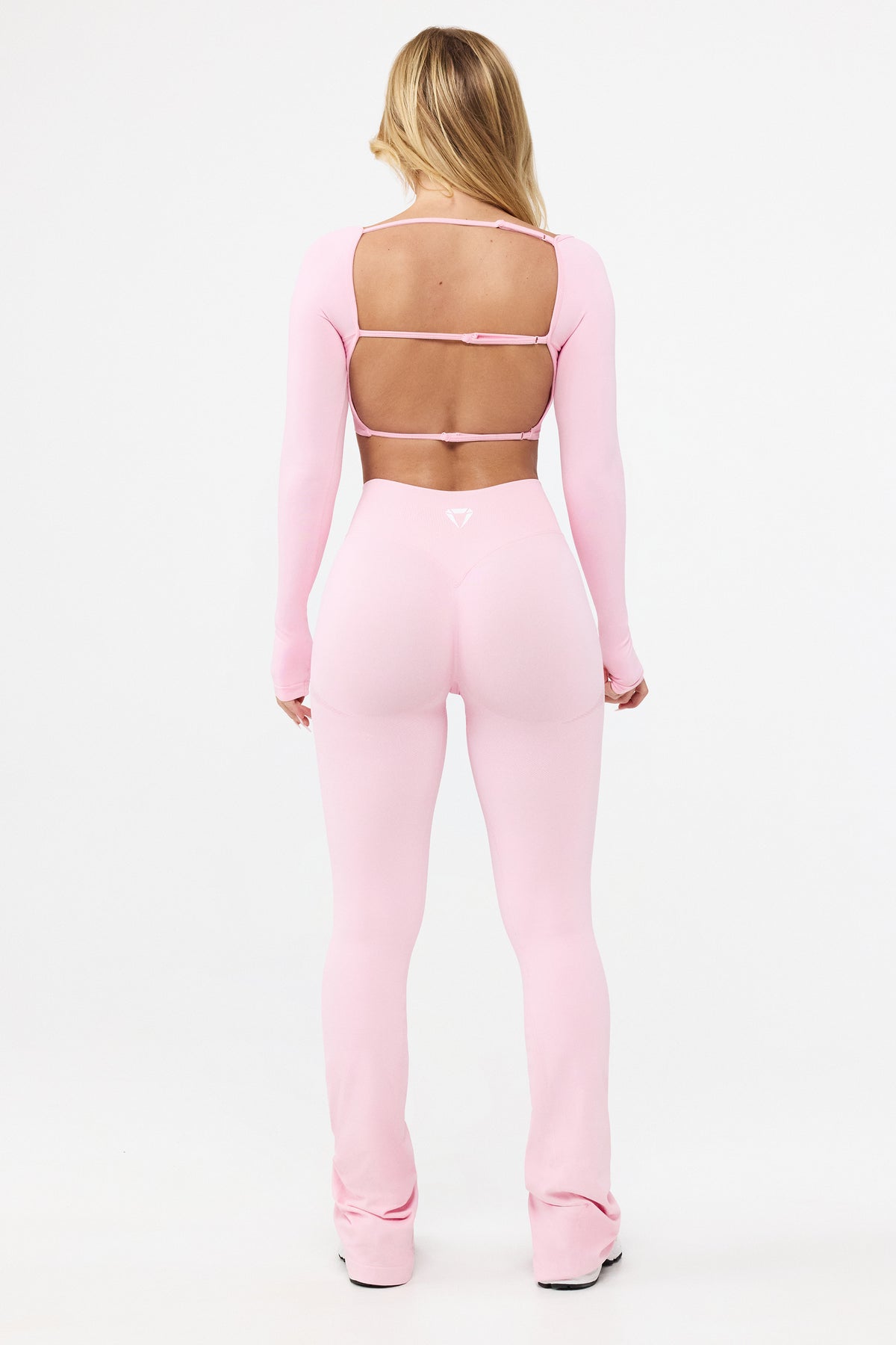 STELLE DEIN BOOTY-LIFT-OUTFIT ZUSAMMEN (4-TEILIG)