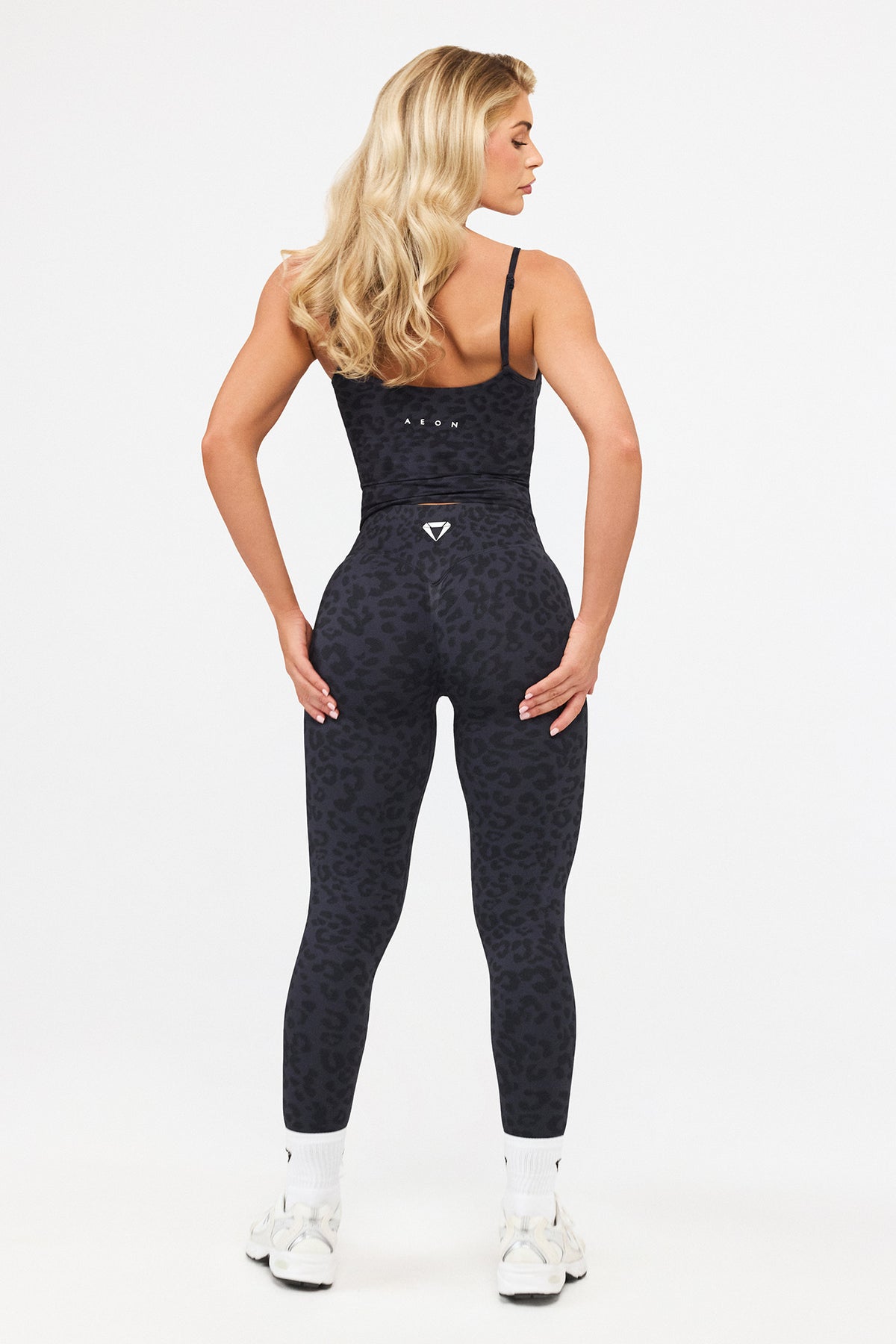 MOTION LEO MID WAIST SCRUNCH LEGGINGS V2
