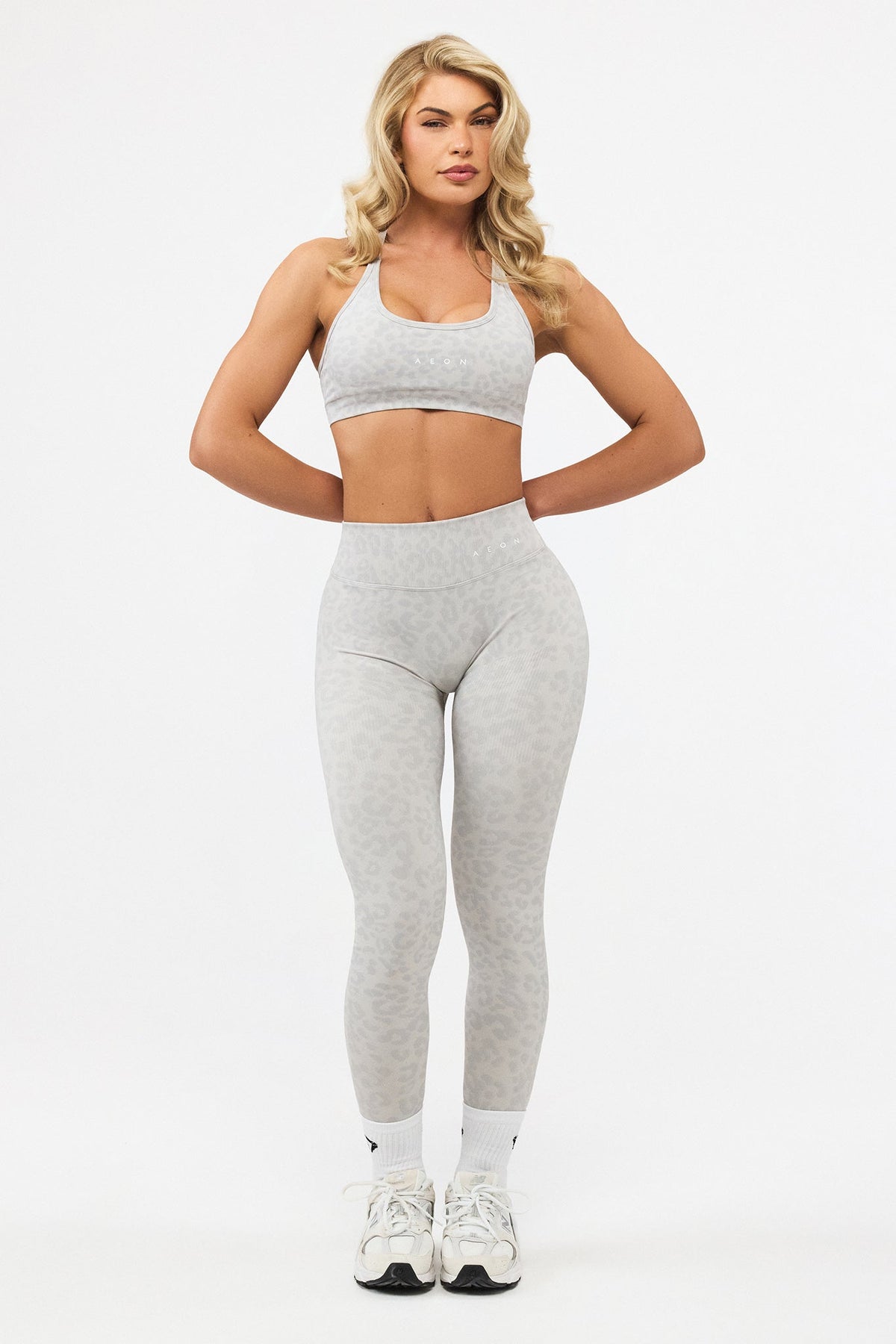 DEFINE LEO V-BACK SCRUNCH LEGGINGS - Aeon Athletics