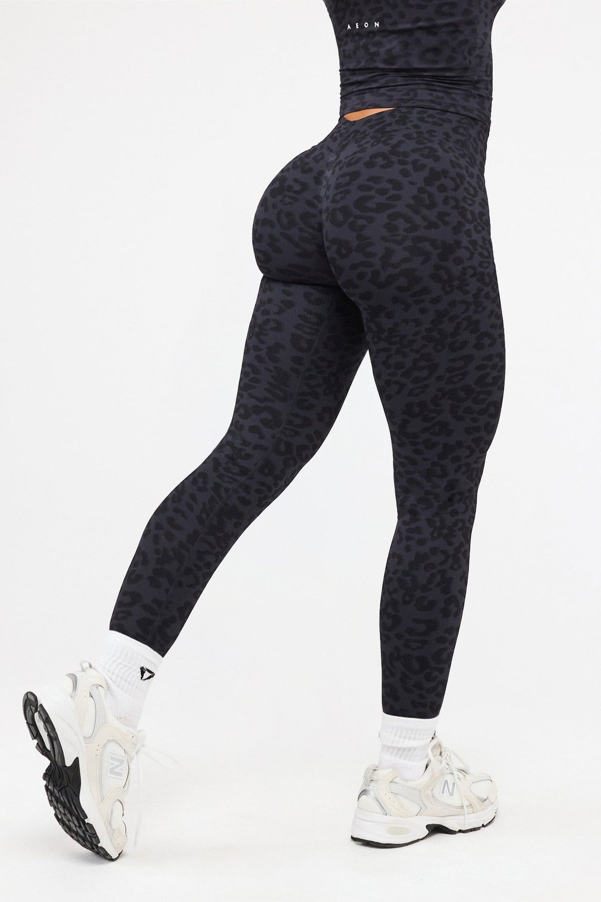 DEFINE LEO V-BACK SCRUNCH LEGGINGS - Aeon Athletics