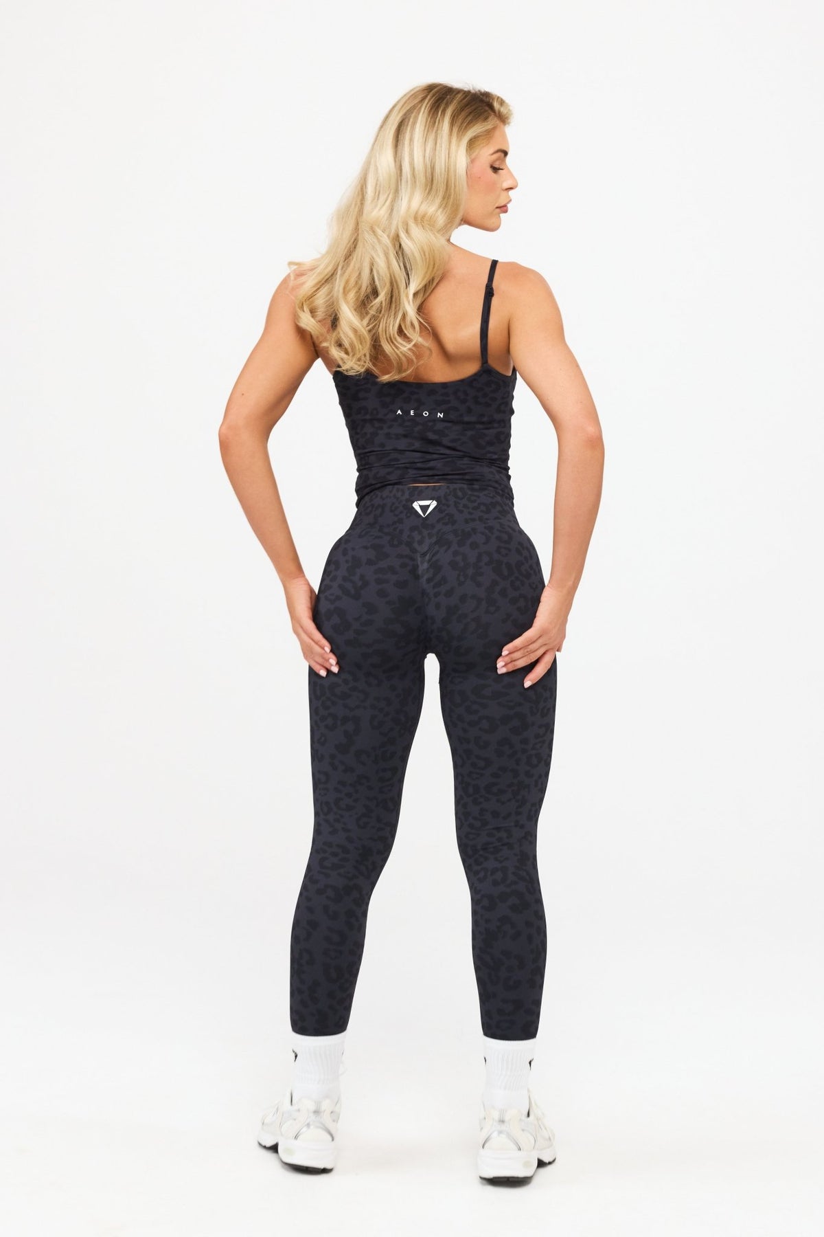 MOTION LEO MID WAIST SCRUNCH LEGGINGS V2