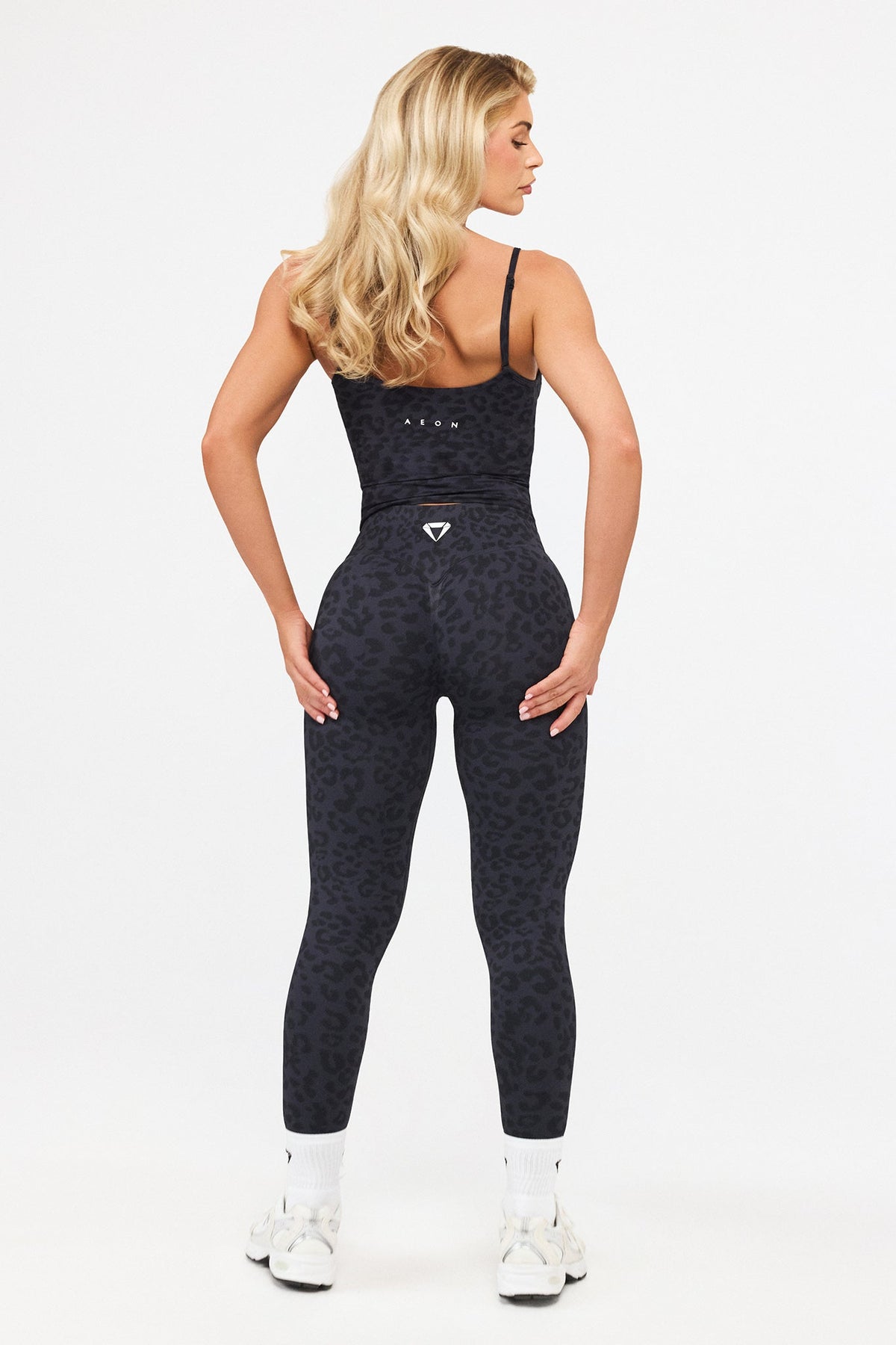 MOTION LEO MID WAIST SCRUNCH LEGGINGS V2 - Aeon Athletics