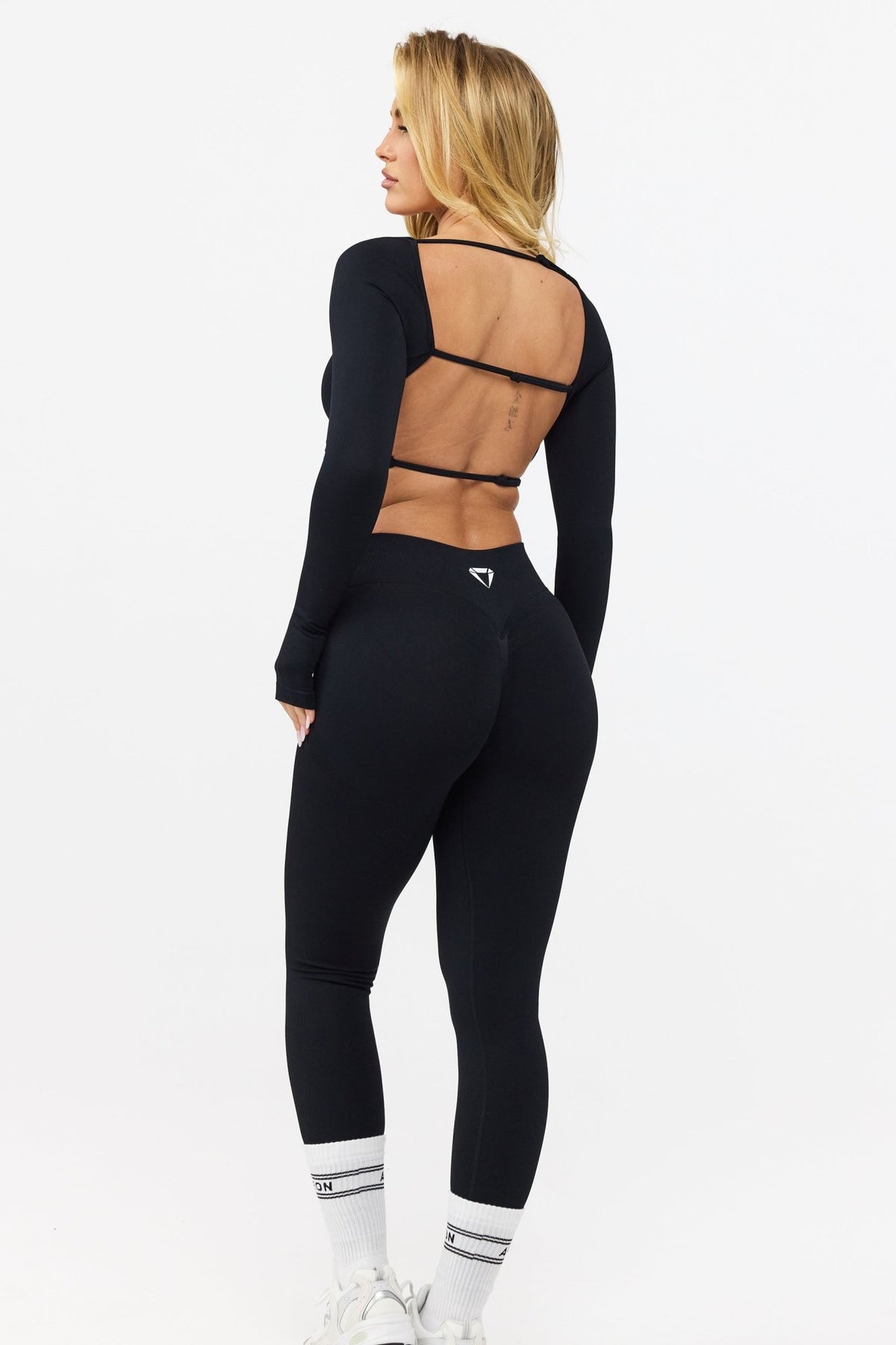 MOTION LONG SLEEVE CROP TOP V2 - Aeon Athletics