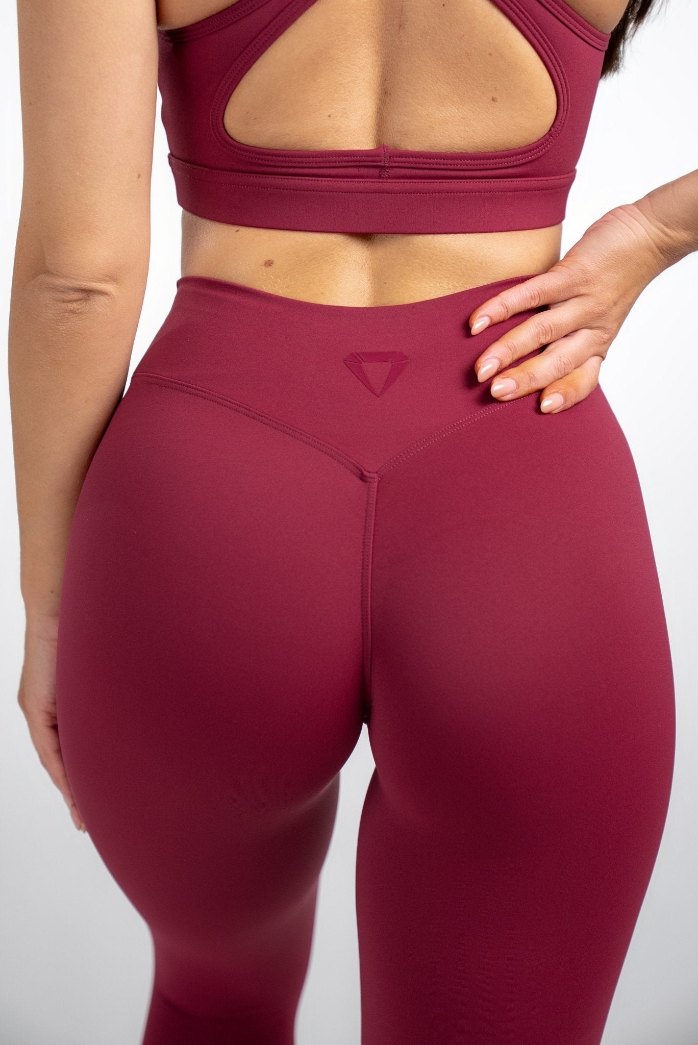 SECOND SKIN SCRUNCH CAPRI LEGGINGS - Aeon Athletics