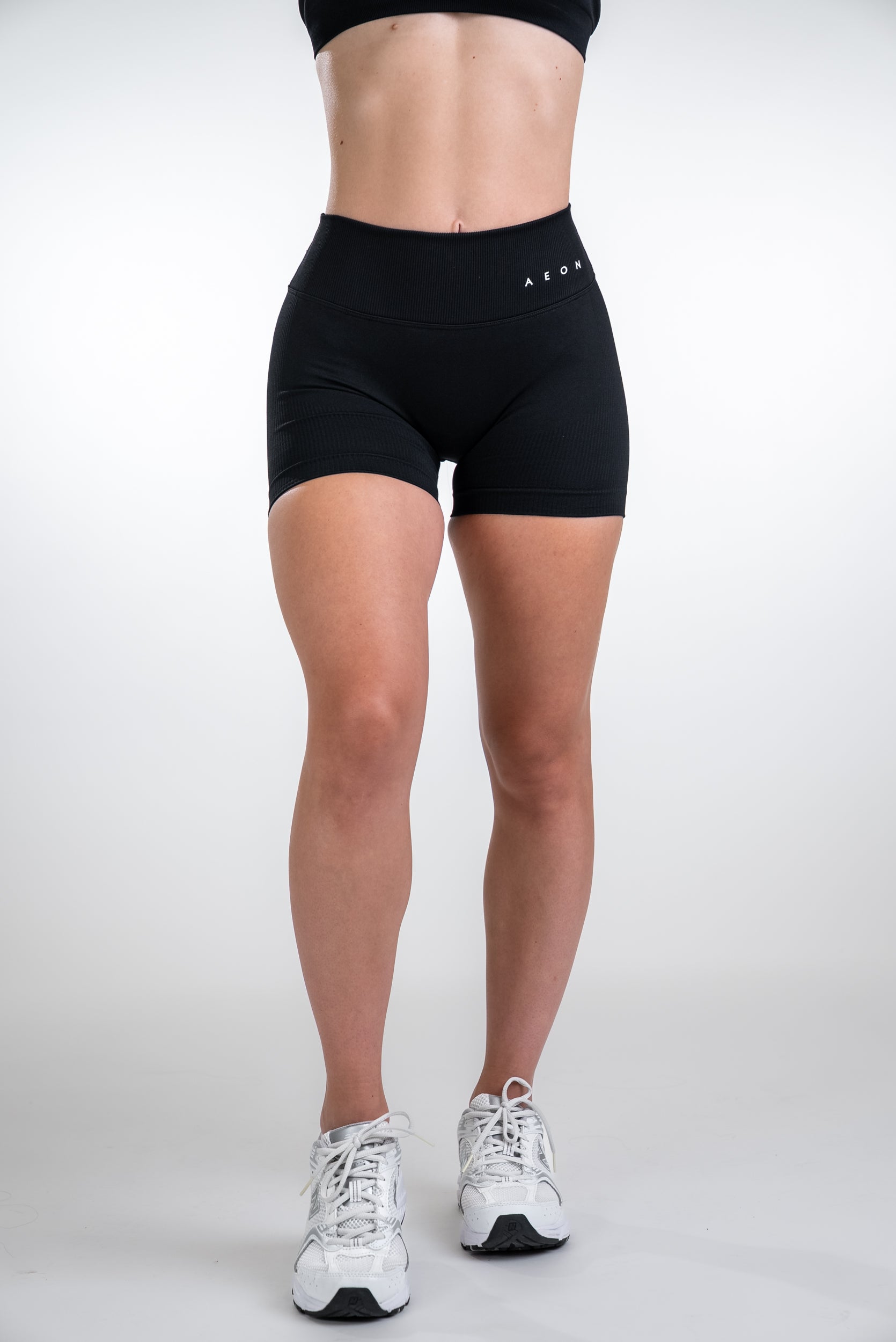 DEFINE V-BACK SCRUNCH SHORTS