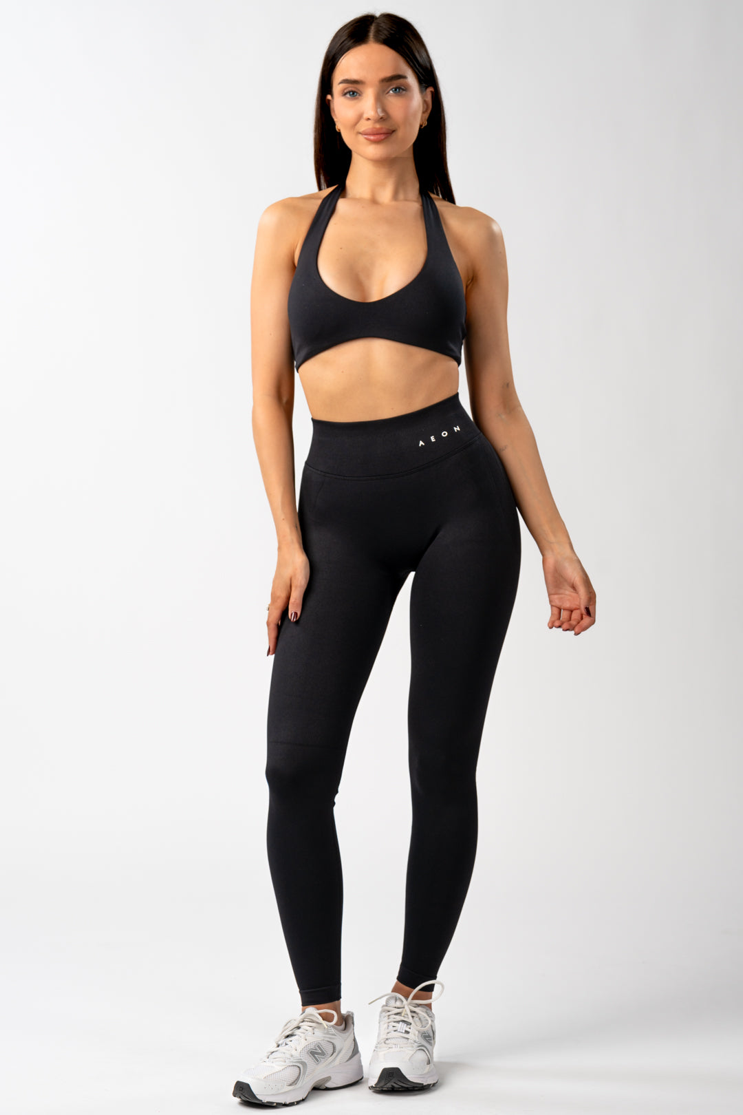 STELLE DEIN BOOTY-LIFT-OUTFIT ZUSAMMEN (4-TEILIG)