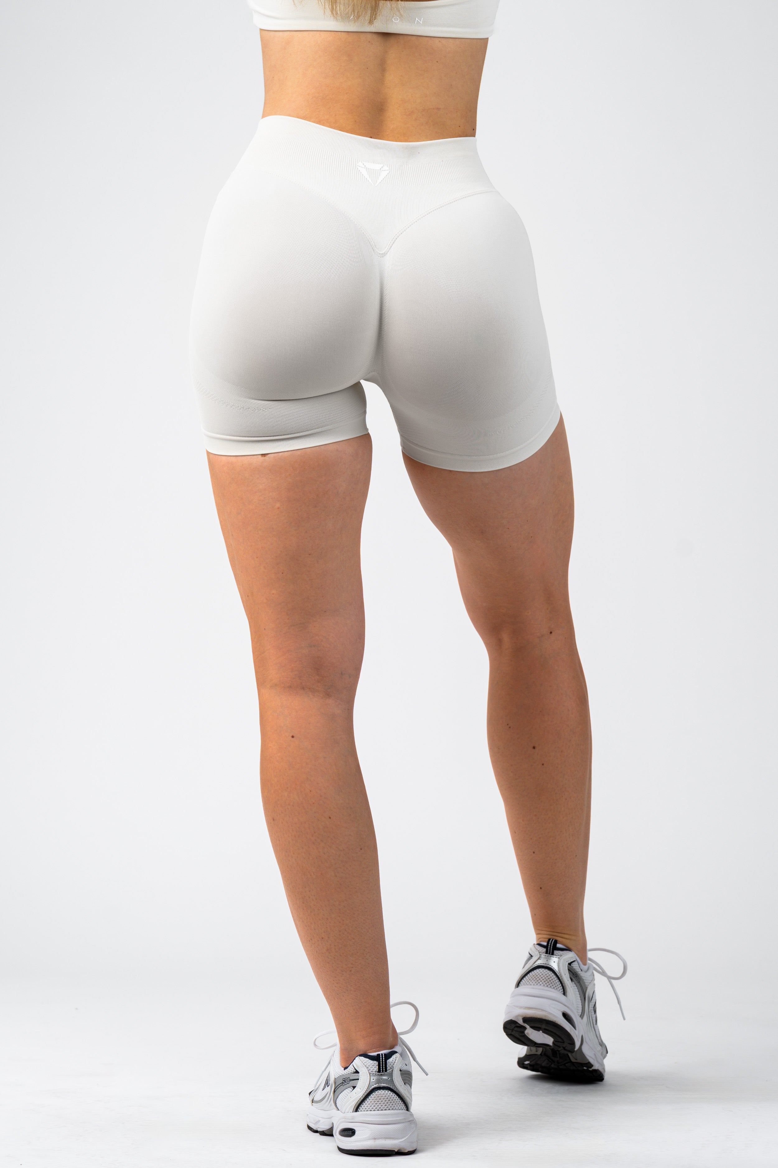 MOTION SEAMLESS SHORTS V2
