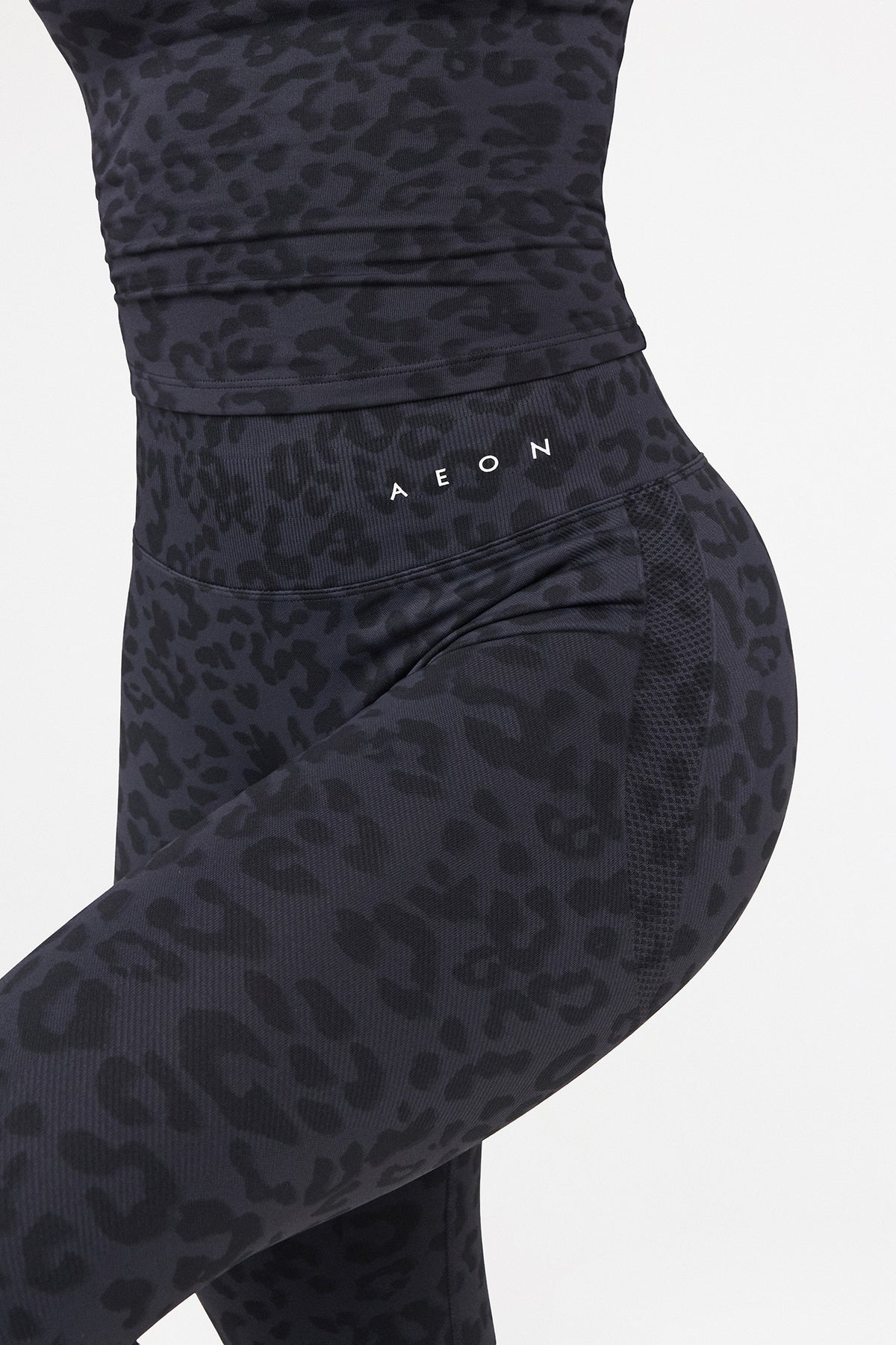 MOTION LEO MID WAIST SCRUNCH LEGGINGS V2