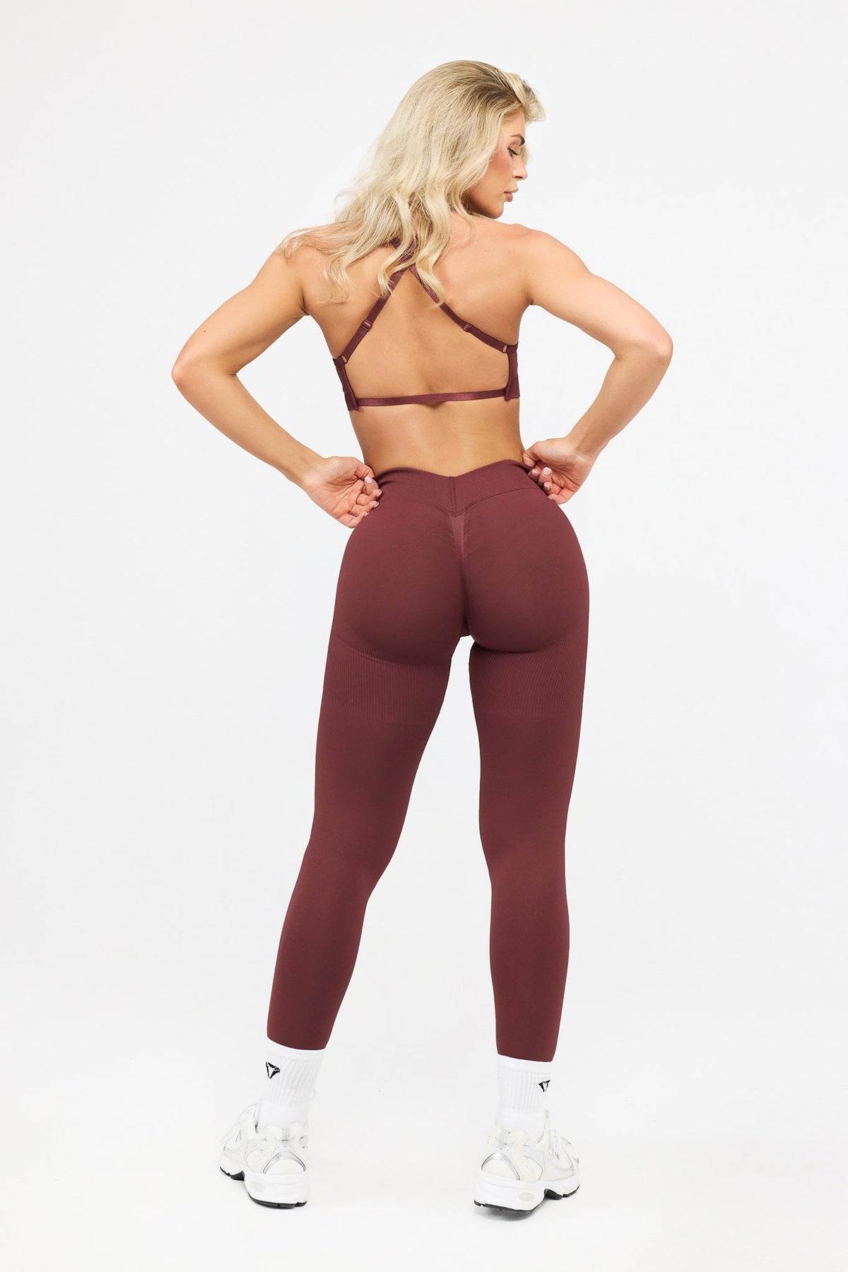DEFINE V-BACK SCRUNCH LEGGINGS - Aeon Athletics