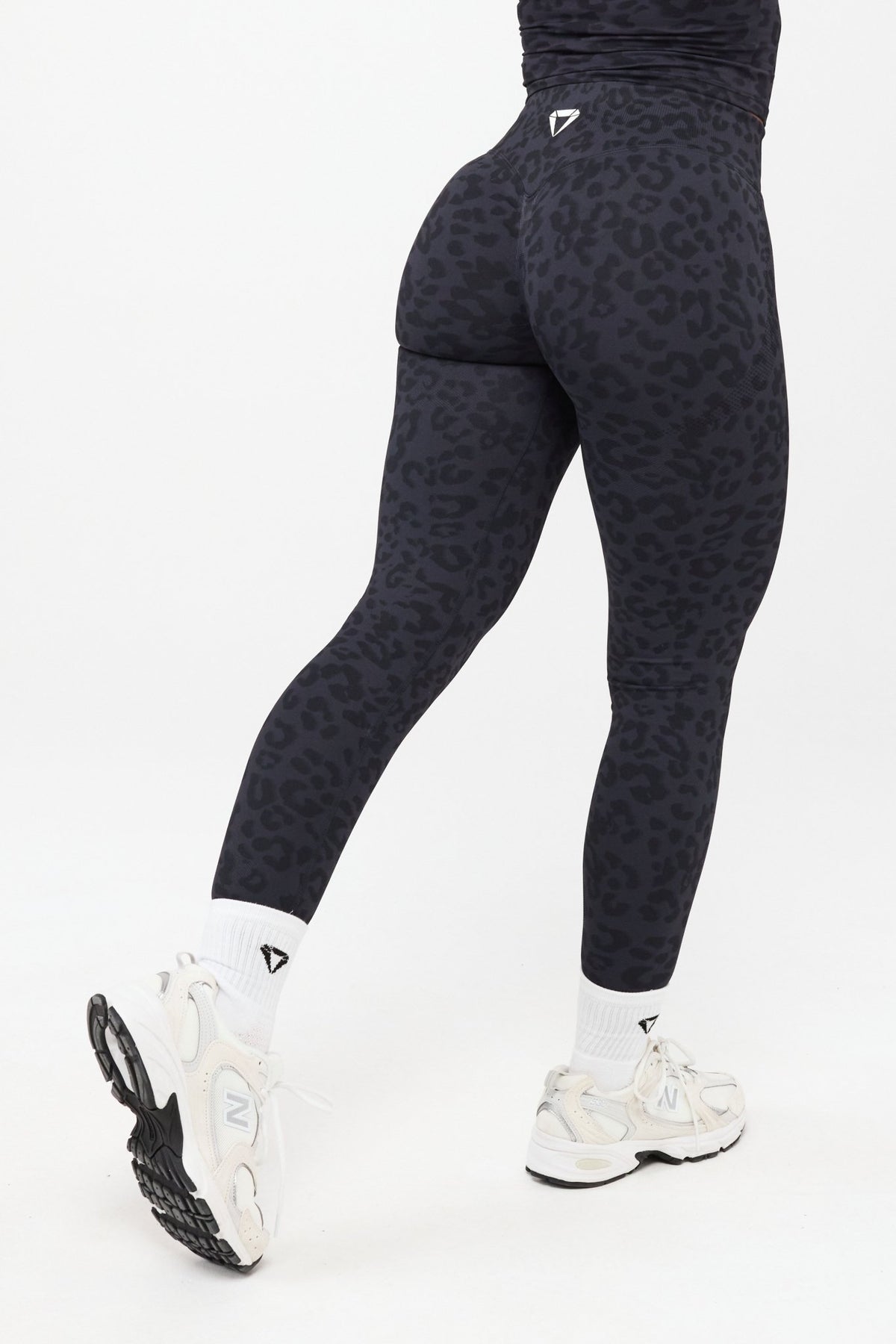 MOTION LEO MID WAIST SCRUNCH LEGGINGS V2
