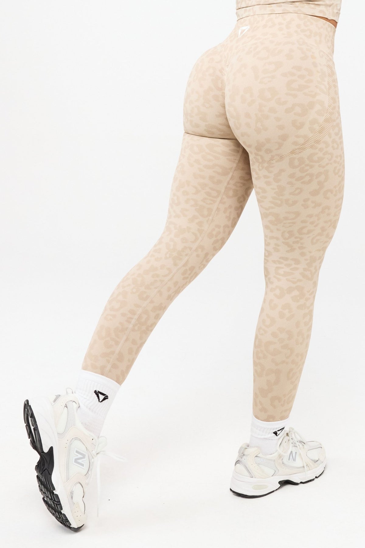 MOTION LEO MID WAIST SCRUNCH LEGGINGS V2
