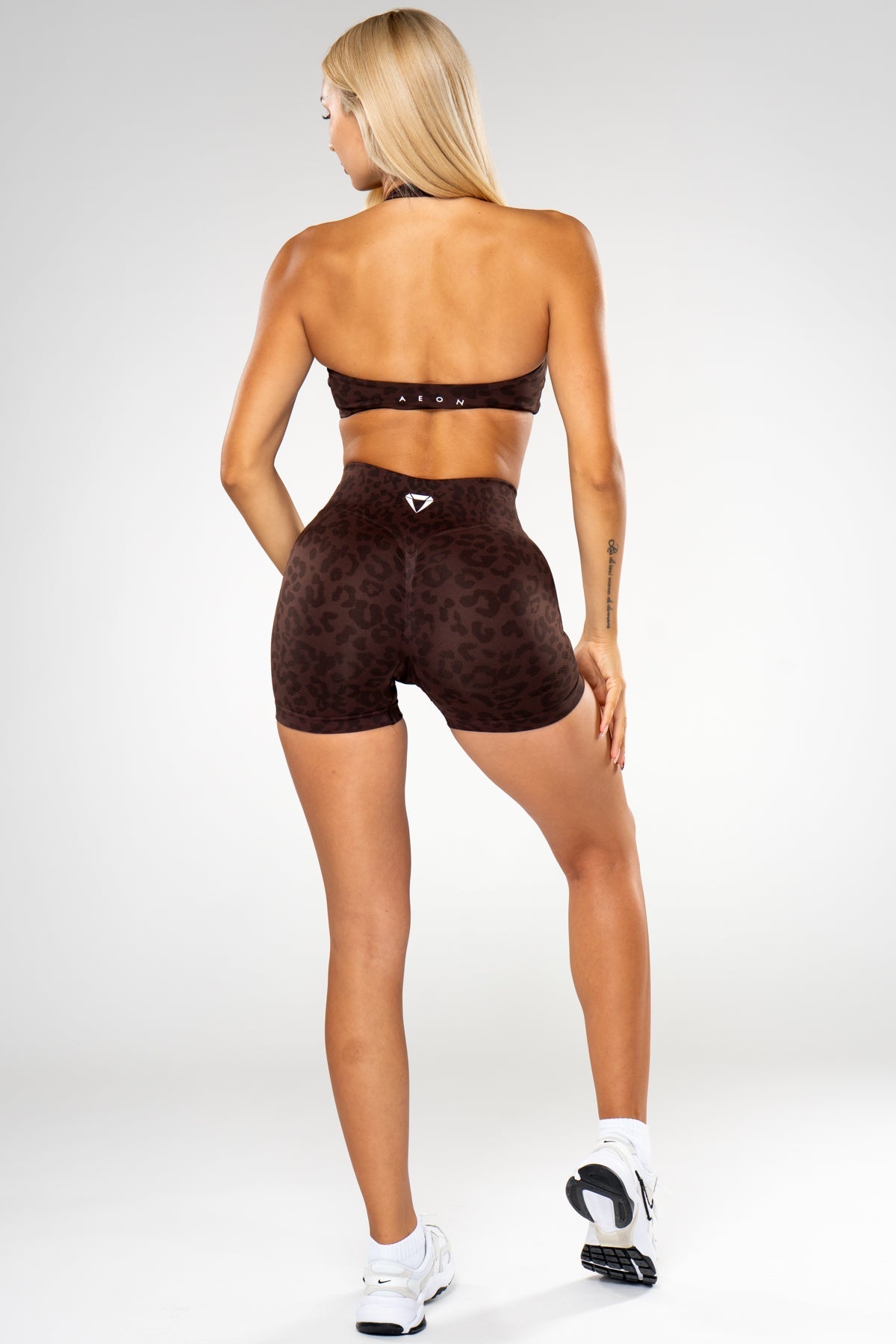 MOTION LEO MID WAIST SCRUNCH SHORTS V2 - Aeon Athletics