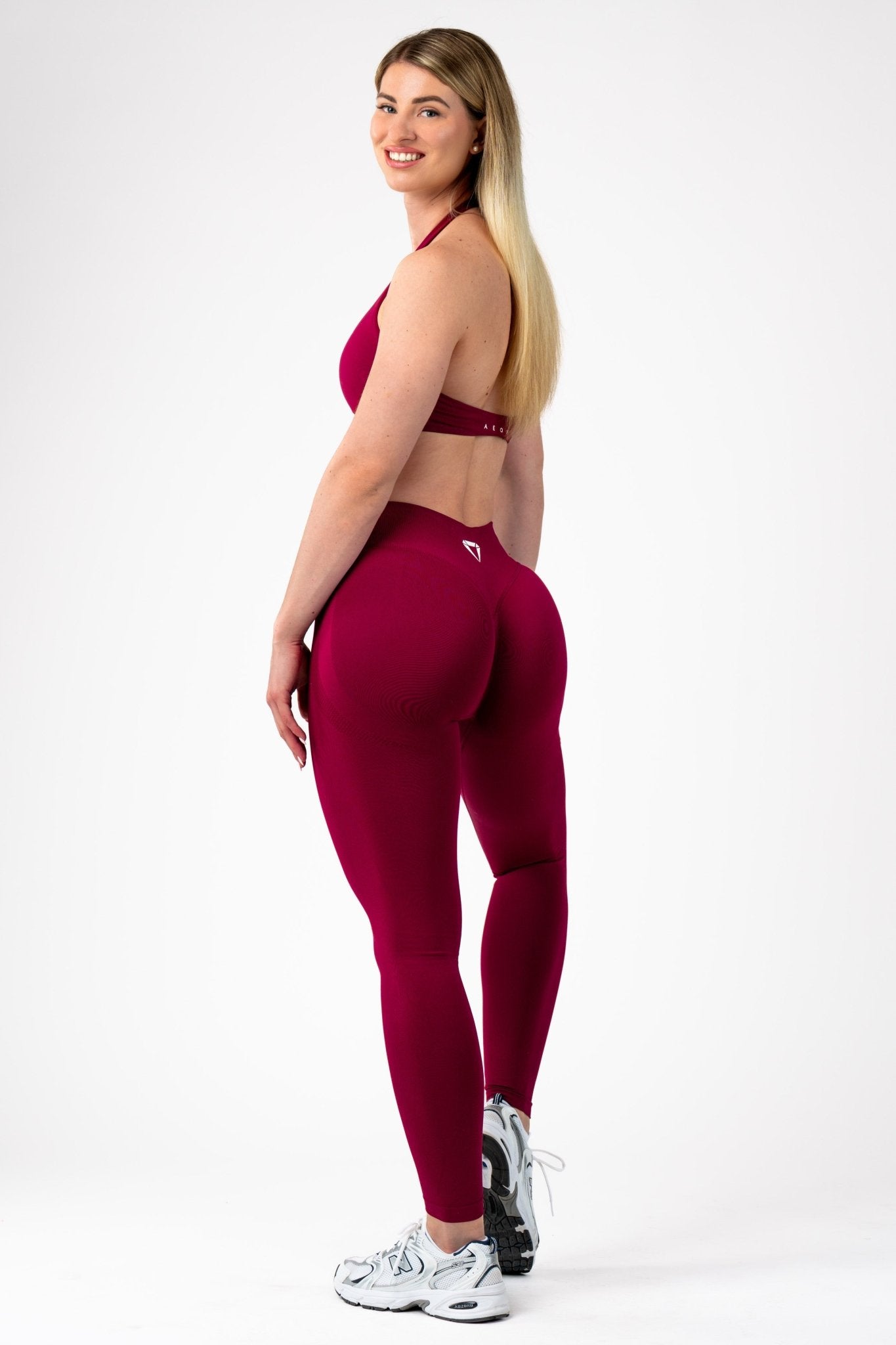 MOTION SEAMLESS HALTER NECK BRA V2 - Aeon Athletics