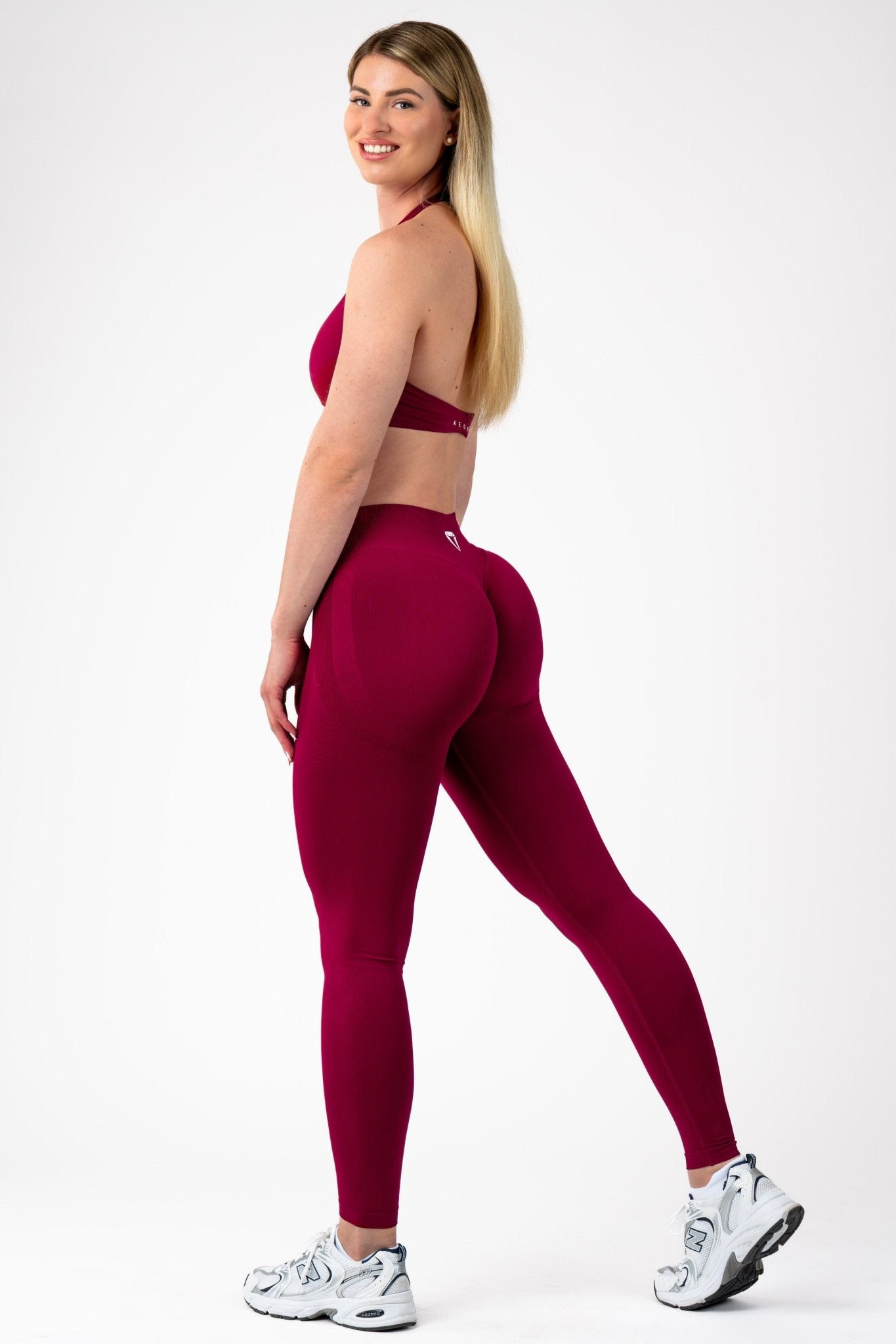 MOTION SEAMLESS HALTER NECK BRA V2 - Aeon Athletics